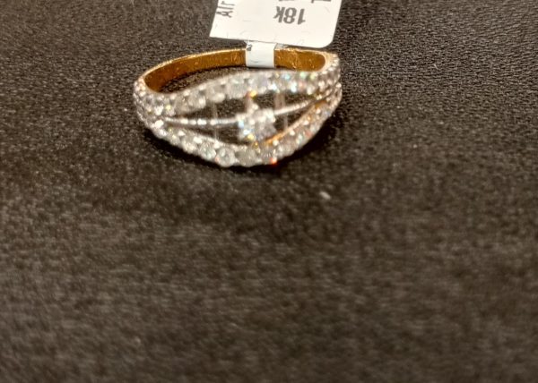 Ladies gold ring with 0.60CT diamonds gold weight 2.660 grams