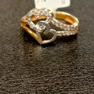 Ladies gold ring with diamonds 0.28CT gold weight 3.440 grams