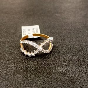 Ladies gold ring with 0.43CT diamonds gold weight 3.070 grams