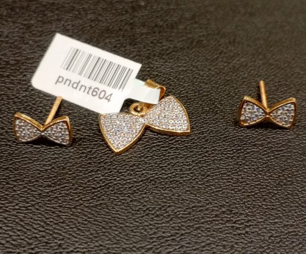 Gold pendant tops with diamonds 0.43CT gold weight 5.200 grams